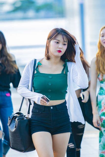 Fans Love The Voluminous Figure Of This Underrated Momoland Member