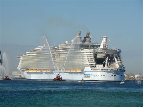 Den größeren teil verkauften sie auf dem markt. Das längste Containerschiff der Welt - Wie Gross - Wie ...