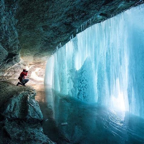 “amazing Shot From Behind The Frozen Minnehaha Falls 😮😍 📸