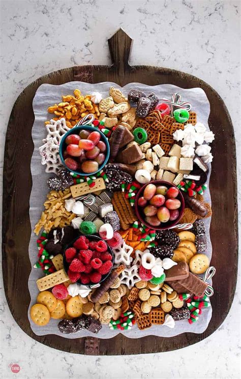 See more ideas about christmas desserts, dessert recipes, holiday dessert recipes. Christmas Snack Platter - Dessert Board for Kids and Adults!