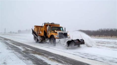 Road Rules Staying Safe Around Snow Plows Saskatchewan Cbc News