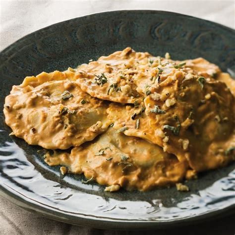 Thanksgiving is that wonderful time of year when we gather with friends and family, test the limits of what you just did at the dinner table, while highly commendable on a competitive eater level, isn't the. Pasta with Creamy Pumpkin Sauce (With images) | Cooking ...