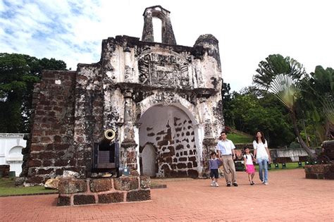 Ia merupakan seni bina eropah tertua yang masih tinggal di asia. Tempat-tempat menarik di Melaka | Destinasiku