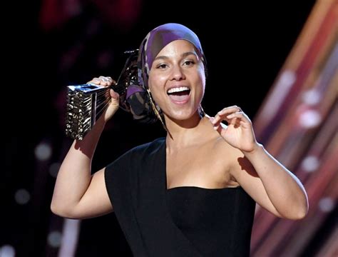 It´s not about love but about life! Alicia Keys Wins The Innovator Award - 2019 iHeartRadio ...