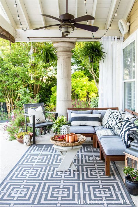 Black and white outdoor patio decor. Summer Porch Decor Ideas: Ferns and Succulents | Summer ...