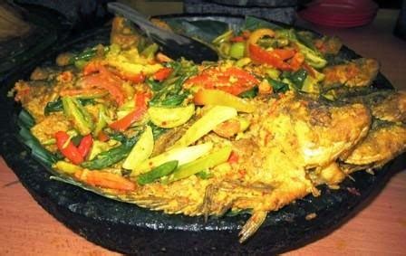 Video berikut bisa membantu anda yang ingin. Resep Ikan Gurame Bakar Bumbu Kuning | Resep Masakan