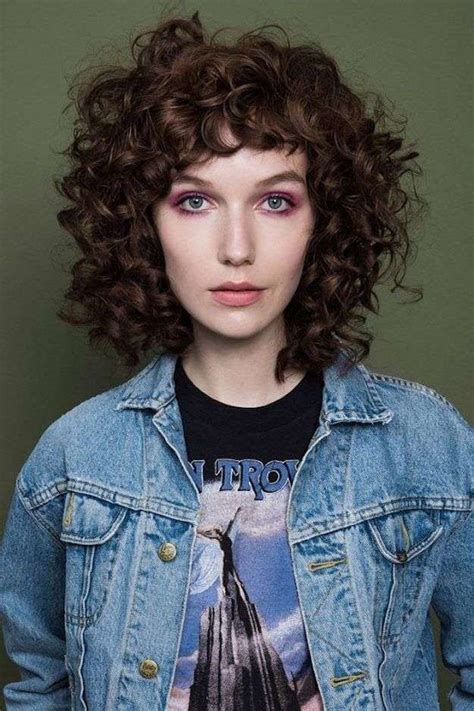 La parte de arriba déjala natural con tus rizos como si llevarás tupé o puedes moldear tus rizos marcándolos más. Pin en Pelusa