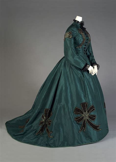Dress Of Green Taffeta Ca 1864 Vintage Outfits Victorian Fashion