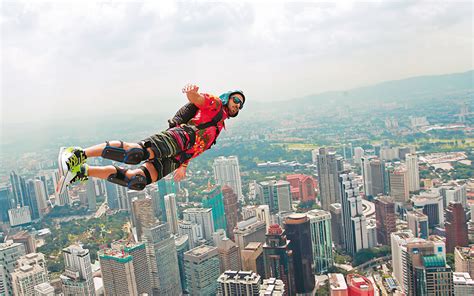 Κόσμοςπυραυλική επίθεση στη λωρίδα της γάζας. Εικονες του κοσμου: Μαλαισια, ελευθερη πτωση απο τα 380 ...