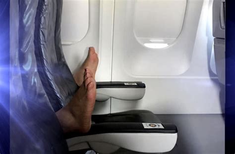 Woman Shares Her Disgust As Plane Passenger Puts Feet On Seat The Toes Were Wiggling