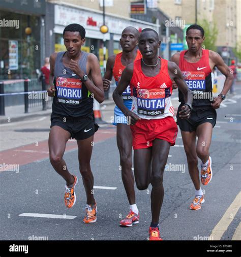 Elite And Professional Runners At The London Marathon Stock Photo Alamy