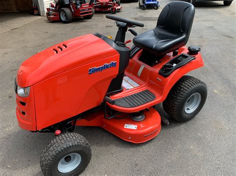IN SIMPLICITY REGENT RIDING LAWN TRACTOR VERY CLEAN RUNS GREAT Lawn Mowers For Sale