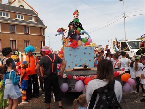 La Foule Pour Brûler Vaval Au Carnaval De Dieppe Les Informations