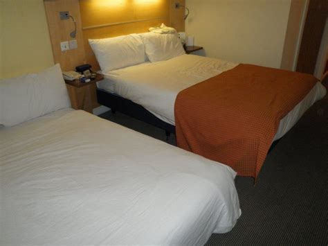 Book your stay at the holiday inn express london croydon. "Hotelzimmer" Holiday Inn Express London Croydon (Croydon ...