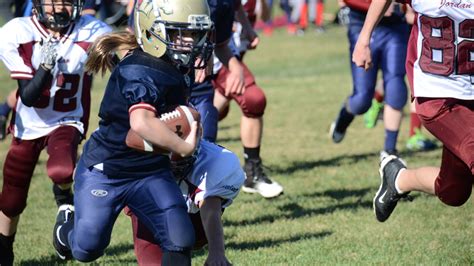 Theres A Rising Number Of Girls Playing Football Teen Vogue