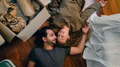 4 Unrealistic Expectations In A Relationship You Need To Avoid By