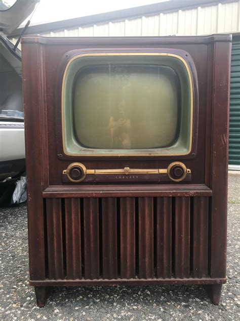 Obsessed With This Old Tv I Got At A Yard Sale For 10 Hard To Tell In