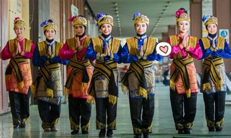 6 Pakaian Adat Tradisional Aceh Untuk Pria Wanita Andalas Tourism