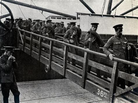 Ww1 British Soldiers Arriving In France Photographic Print