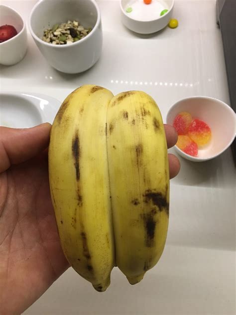 These Two Bananas Were Born Conjoined Rmildlyinteresting