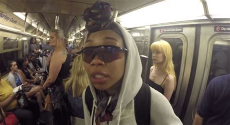 Brandy Sings Undercover On Nyc Subway And Gets Ignored Nyc Subway Nyc Singing