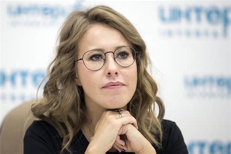 Tv Host Ksenia Sobchak A Kremlin Critic With Ties To Putin Flees Russia After Apartment Search