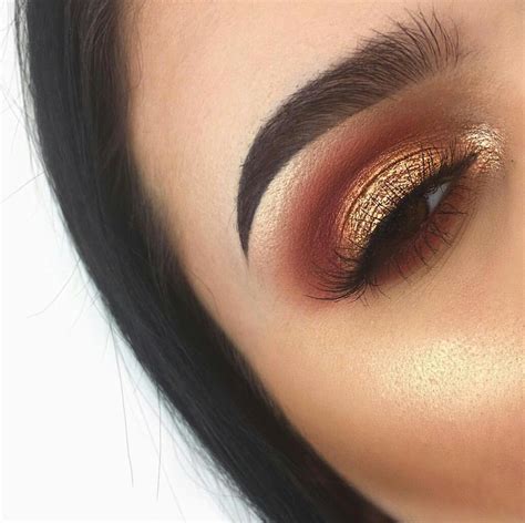 44 Awesome Golden Smokey Eye Makeup With A Pop Of Gold Women