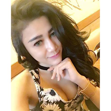Dewi Purnama Sari Seksi Hot Selfie Model Koleksi Zona Artis Lagi