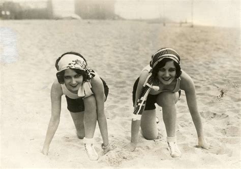 Interesting Vintage Photographs Capture Womens Swimwears In The S Vintage Everyday