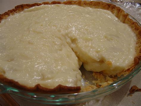 In a medium bowl, stir together crushed cookies and melted butter. paula deen banana cream pie