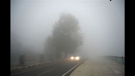 Thick fog engulfs Srinagar, temperature dips to sub-zero - Hindustan Times