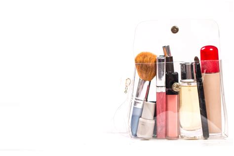 10 Beauty Products You Should Have in Your Purse at All Times