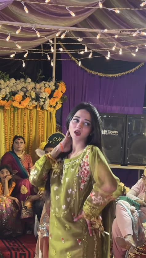 Meet Pakistani Girl Ayesha Internets Latest Sensation After Viral Mera Dil Ye Pukare Dance