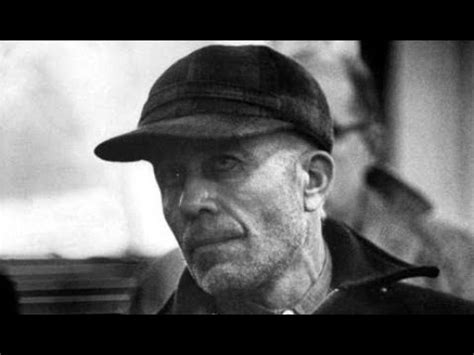 By day, ed gein was a quiet man who kept watch over the farm left to him by his late mother in plainfield, a small rural community in wisconsin. La vera storia di Leatherface - Ed Gein - YouTube