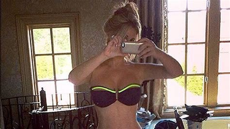 Kim Zolciak Shows Off Flat Stomach In Incredible Bikini Selfies