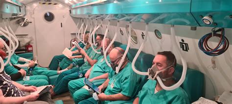 Cámara hiperbárica en Wroclaw. Parece un minisubmarino y salva la vida