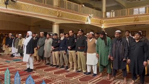 پشاور پولیس لائنز مسجد میں دھماکے کے تیسرے روز باجماعت نماز کا اہتمام