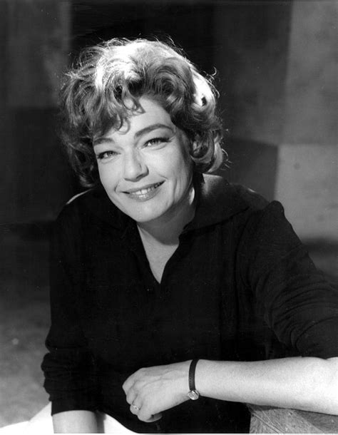 Signoret was born simone henriette charlotte kaminker in wiesbaden, germany, to andré and georgette (née signoret) kaminker, as the eldest of three children, with two younger brothers. Simone Signoret | Coordinamenta femminista e lesbica di ...