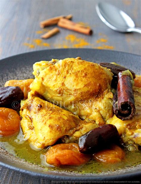 Tajine de poulet aux abricots moelleux et dattes