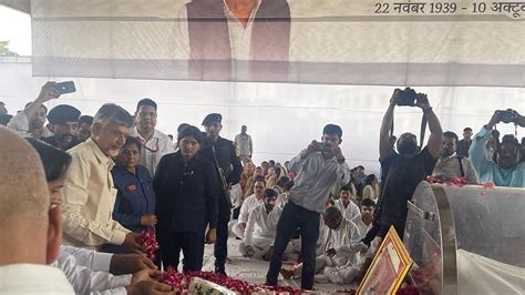 Watch Samajwadi Party Founder Mulayam Singh Yadav Cremated With State Honours Thousands Attend