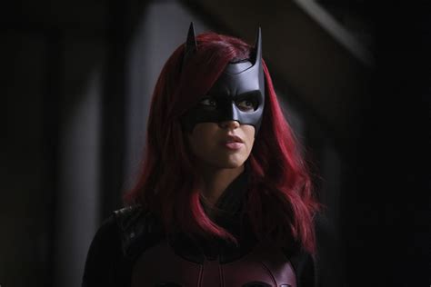 Javicia Leslie Teases New Batsuit In First Look At Her Batwoman On The