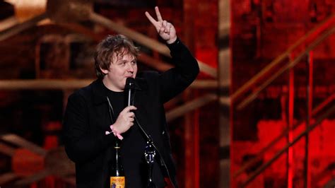 British comedian jack whitehall is back again to host this year's ceremony, which was delayed from its usual february spot due to the pandemic. Dit zijn de grote winnaars bij de Brit Awards 2020 - Qmusic