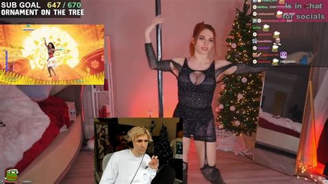 XQc Checks In On Amouranth YouTube