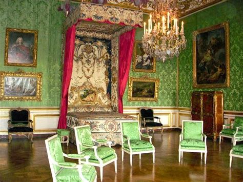 There were more than 200 servants in the palace of versailles to serve the king of france. Royalty & Pomp: 04/20/14