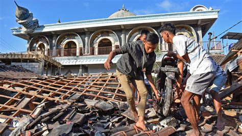 Today's earthquake took place inland, far enough from the coast to negate any tsunami risks. Powerful Indonesia Earthquake Kills at Least 82 - The New ...