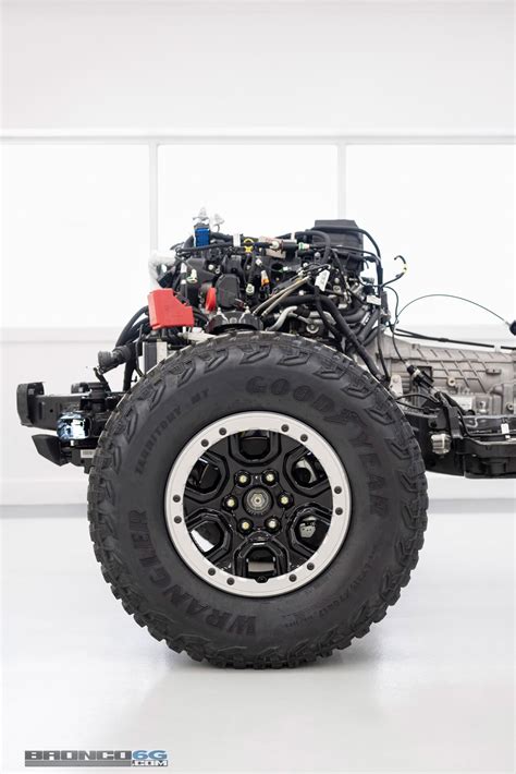 Images 2021 Bronco Chassis Undercarriage Suspension Transmission