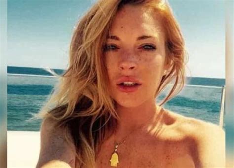 Lindsay Lohan celebra su 33 cumpleaños tomándose una selfie