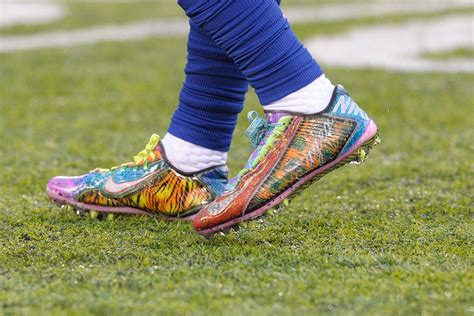 How To Spat Your Cleats Why Do Football Players Tape Their Cleats