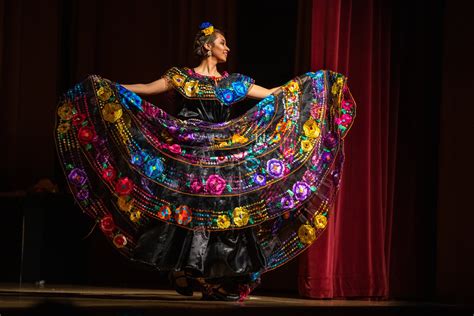 Authentic Mexican Folklorico Dress Ar