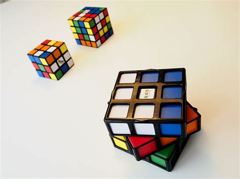 Rubiks Cage Und Der Gute Alte Klassiker Cube › Zoomlab › Denkspiel